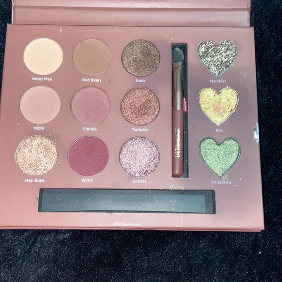 Makeup - Picture 3 of 4